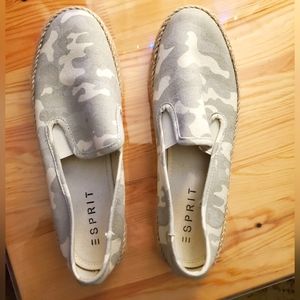 Esprit Slip-on Shoes, size 7.5, light-colored camo